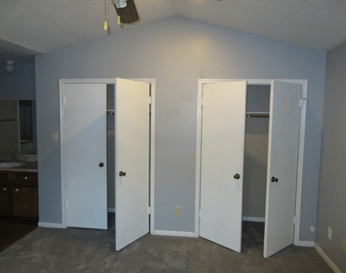 11514 Meadow Lane - Photo Thumbnail 5