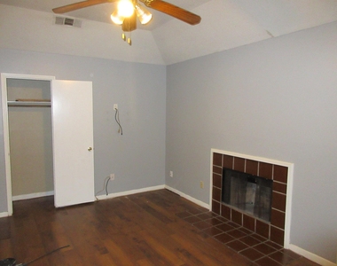 11514 Meadow Lane - Photo Thumbnail 3