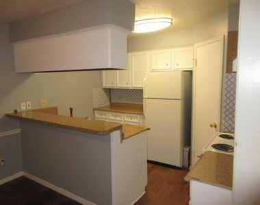 11514 Meadow Lane - Photo Thumbnail 9
