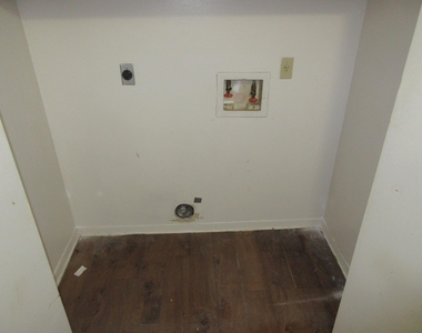 11514 Meadow Lane - Photo Thumbnail 8
