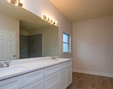 3660 31st Avenue Sw - Photo Thumbnail 8