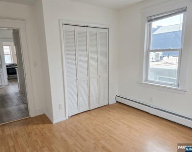 502 Broad - Photo Thumbnail 2