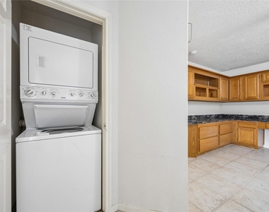 1311 Antoine Drive - Photo Thumbnail 9
