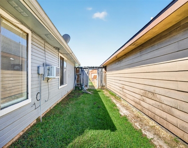 1126 Holbech Lane - Photo Thumbnail 23