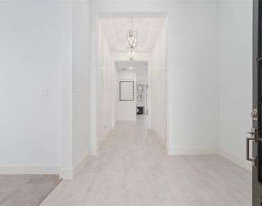 32018 Crested Knoll Court - Photo Thumbnail 3