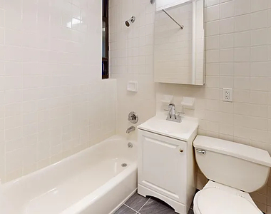 313 East 93rd Street - Photo Thumbnail 4