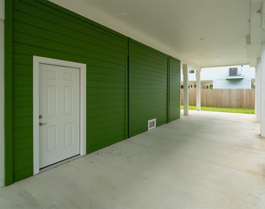 213 West - Photo Thumbnail 3