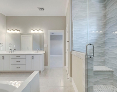 213 West - Photo Thumbnail 17
