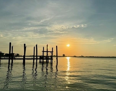 213 West - Photo Thumbnail 7