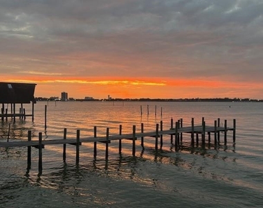 213 West - Photo Thumbnail 8