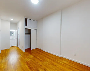 330 East 74th Street - Photo Thumbnail 2