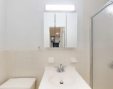 330 East 74th Street - Photo Thumbnail 3