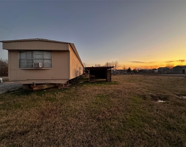 40 County Rd 3557 - Photo Thumbnail 2