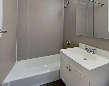 402 East 83rd Street - Photo Thumbnail 2