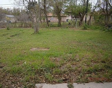 225 Nanlee Street - Photo Thumbnail 6