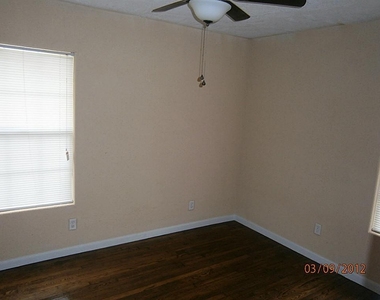225 Nanlee Street - Photo Thumbnail 1