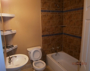 225 Nanlee Street - Photo Thumbnail 5