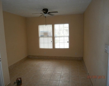 225 Nanlee Street - Photo Thumbnail 4