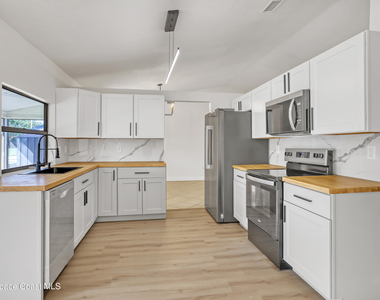 1635 Adview Road Se - Photo Thumbnail 16