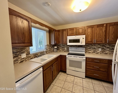 201 Saint Lucie Lane - Photo Thumbnail 5