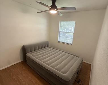 325 Marseille Drive - Photo Thumbnail 5