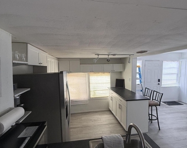 325 Marseille Drive - Photo Thumbnail 11