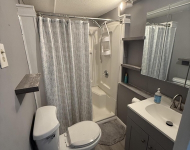 325 Marseille Drive - Photo Thumbnail 7