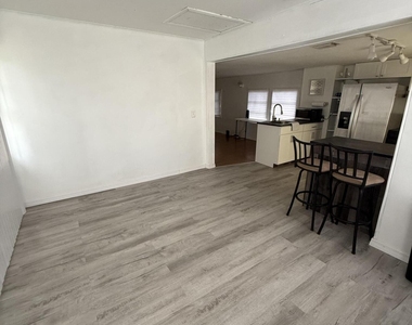 325 Marseille Drive - Photo Thumbnail 2