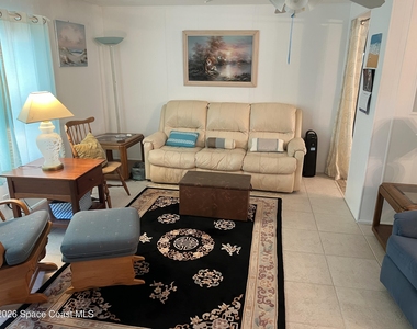 1019 Ne Moonlight Court Ne - Photo Thumbnail 10