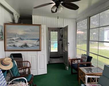 1019 Ne Moonlight Court Ne - Photo Thumbnail 3