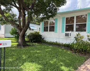 1019 Ne Moonlight Court Ne - Photo Thumbnail 1