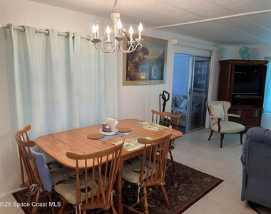 1019 Ne Moonlight Court Ne - Photo Thumbnail 5