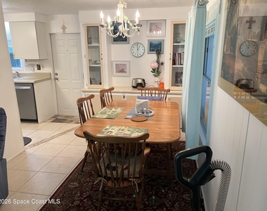 1019 Ne Moonlight Court Ne - Photo Thumbnail 6