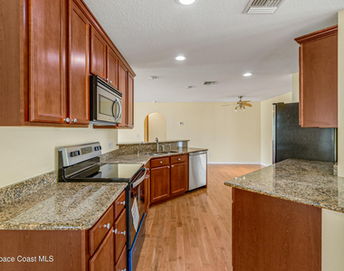 991 Tahiti Avenue Se - Photo Thumbnail 12