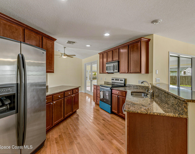 991 Tahiti Avenue Se - Photo Thumbnail 13