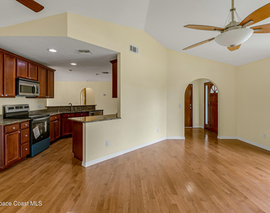 991 Tahiti Avenue Se - Photo Thumbnail 10