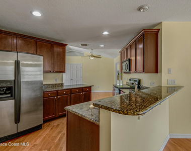 991 Tahiti Avenue Se - Photo Thumbnail 14
