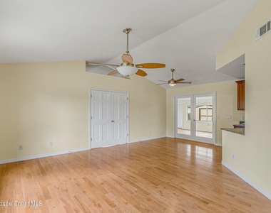 991 Tahiti Avenue Se - Photo Thumbnail 8