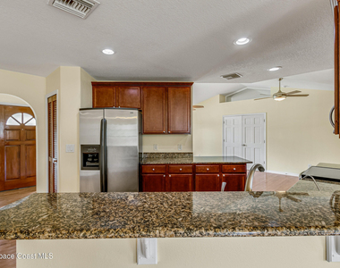 991 Tahiti Avenue Se - Photo Thumbnail 15