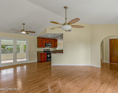 991 Tahiti Avenue Se - Photo Thumbnail 9