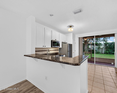 1391 Hampton Park Lane - Photo Thumbnail 4
