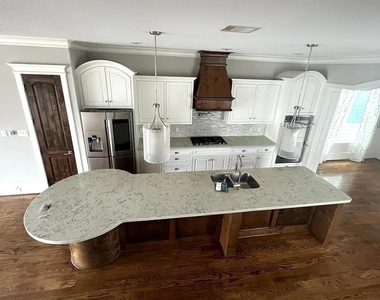 238 W 24th Street - Photo Thumbnail 2