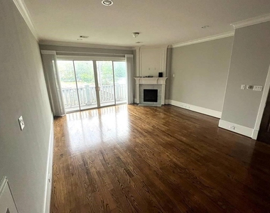 238 W 24th Street - Photo Thumbnail 1