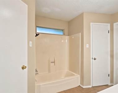 22423 Deville Drive - Photo Thumbnail 9