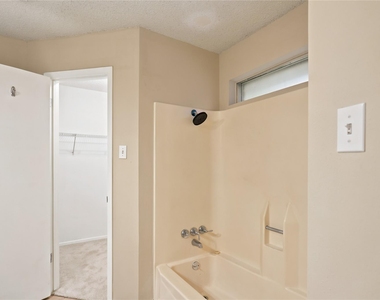 22423 Deville Drive - Photo Thumbnail 10