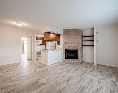 250 W El Dorado Boulevard - Photo Thumbnail 4