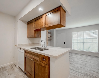 250 W El Dorado Boulevard - Photo Thumbnail 5
