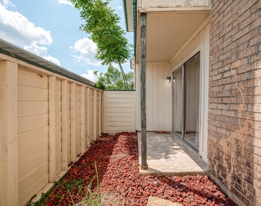 250 W El Dorado Boulevard - Photo Thumbnail 7