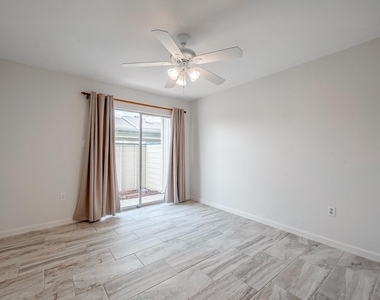 250 W El Dorado Boulevard - Photo Thumbnail 6