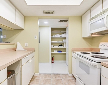 2824 S Bartell Drive - Photo Thumbnail 4